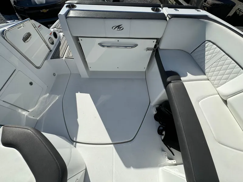 Slide: The Image of Monterey M-65 2018 - 16