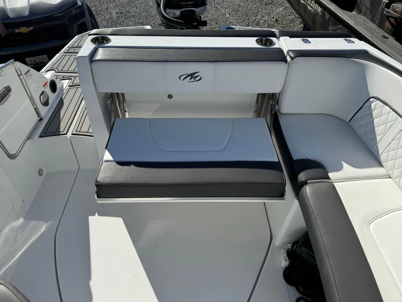 Slide: The Image of Monterey M-65 2018 - 17