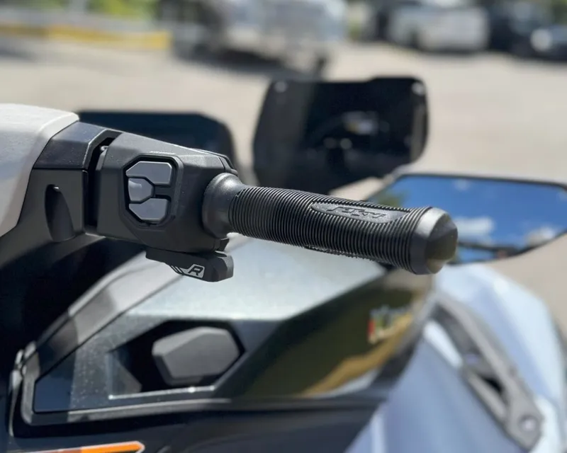 Slide: The Image of Kawasaki Ultra® 160LX-S Angler 2025 - 10