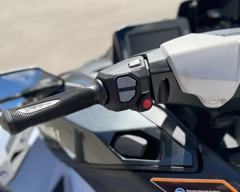 Slide: The Image of Kawasaki Ultra® 160LX-S Angler 2025 - 9