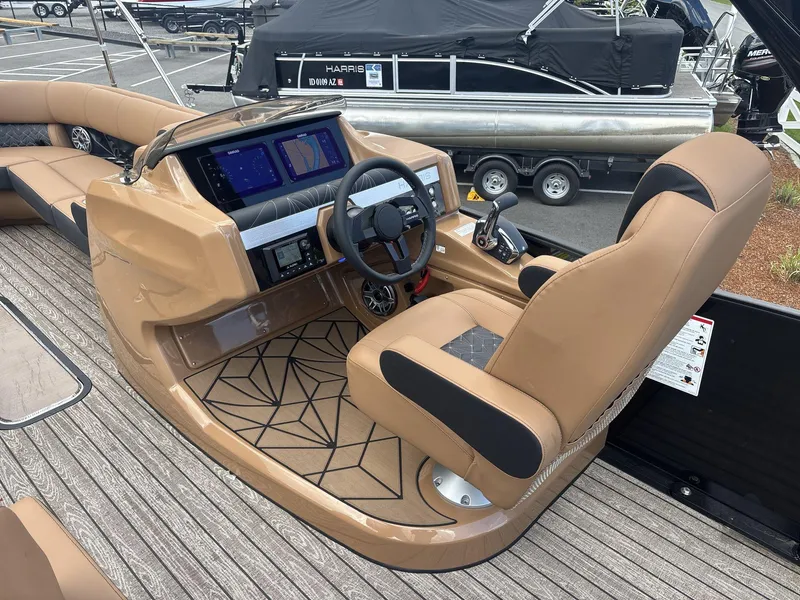 Slide: The Image of Harris Grand Mariner 250 2025 - 13