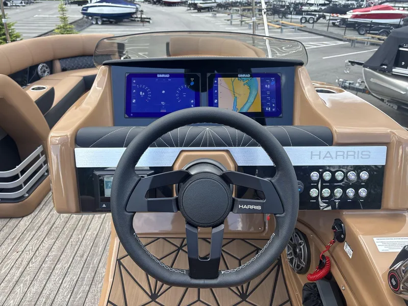 Slide: The Image of Harris Grand Mariner 250 2025 - 14