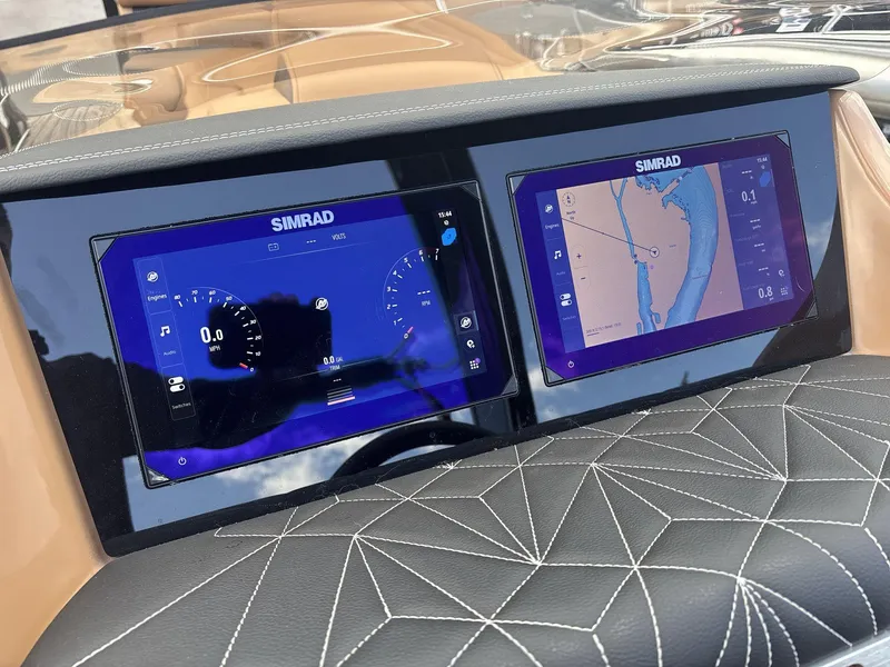 Slide: The Image of Harris Grand Mariner 250 2025 - 16