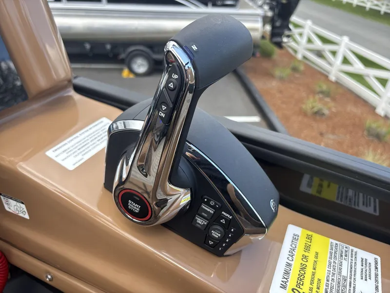 Slide: The Image of Harris Grand Mariner 250 2025 - 18