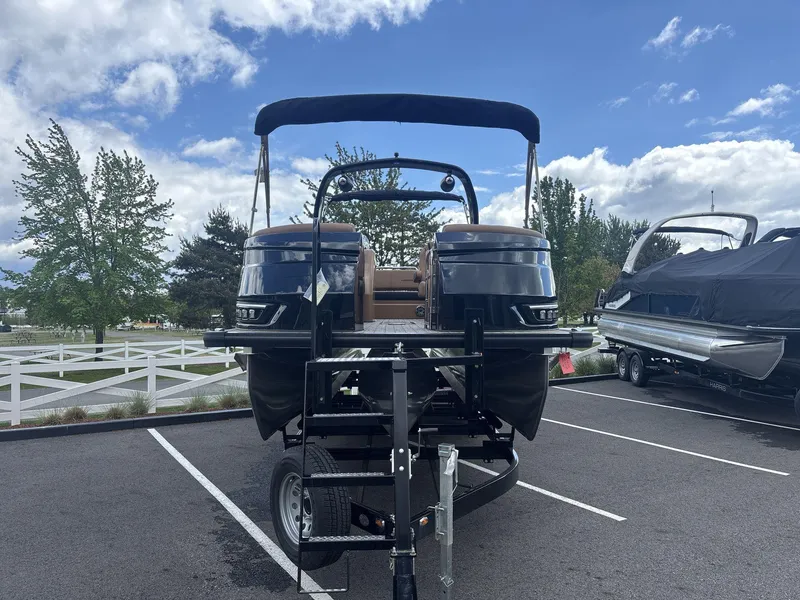 Slide: The Image of Harris Grand Mariner 250 2025 - 2