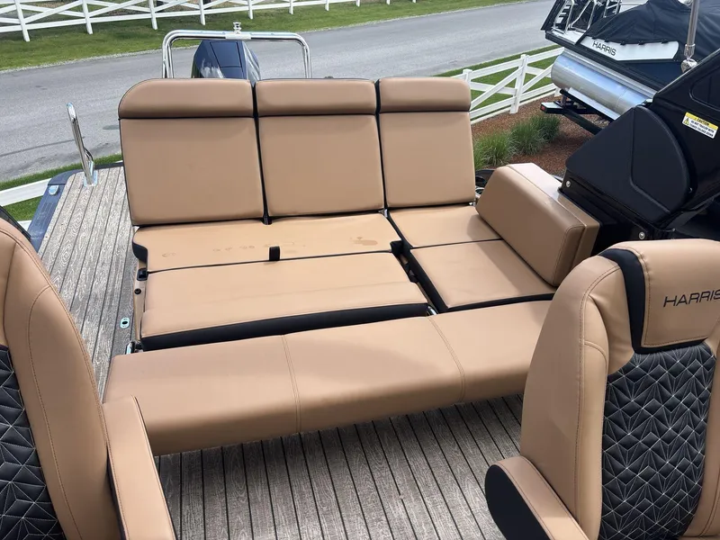 Slide: The Image of Harris Grand Mariner 250 2025 - 21