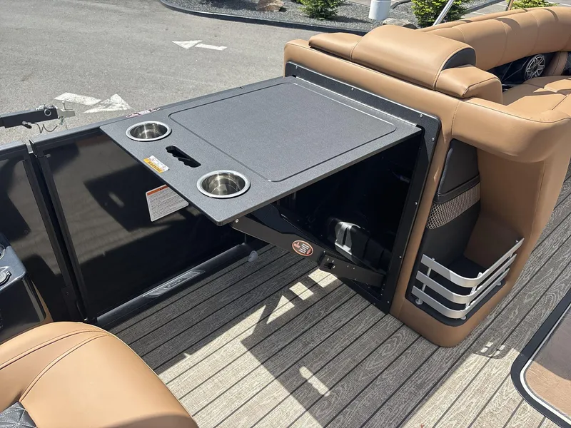 Slide: The Image of Harris Grand Mariner 250 2025 - 22