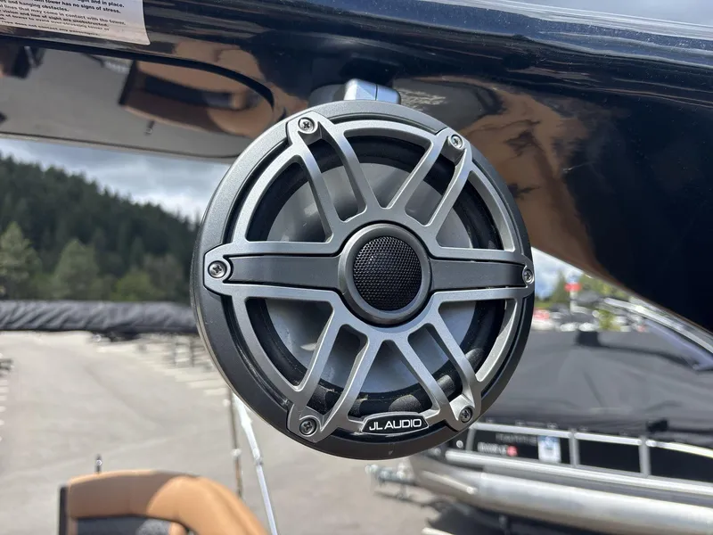 Slide: The Image of Harris Grand Mariner 250 2025 - 23