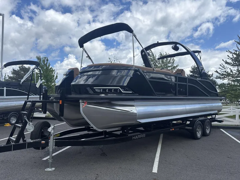 Slide: The Image of Harris Grand Mariner 250 2025 - 3