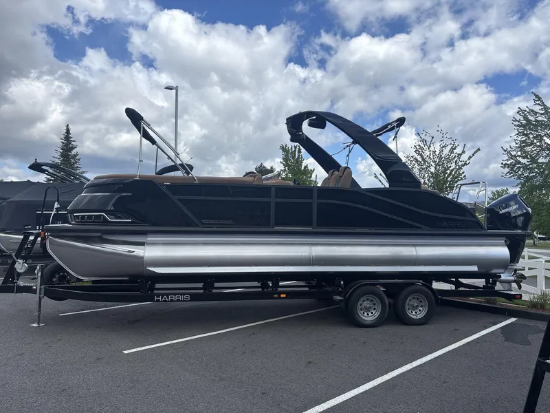 Slide: The Image of Harris Grand Mariner 250 2025 - 4