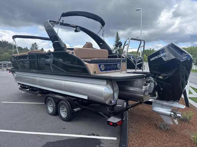 Slide: The Image of Harris Grand Mariner 250 2025 - 5