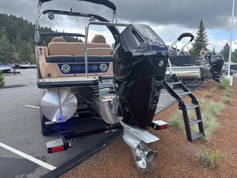 Slide: The Image of Harris Grand Mariner 250 2025 - 6