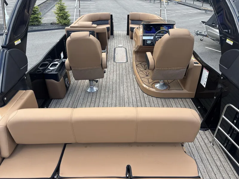 Slide: The Image of Harris Grand Mariner 250 2025 - 7