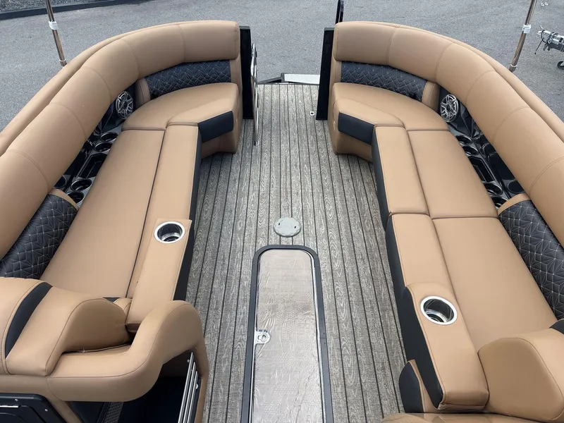 Slide: The Image of Harris Grand Mariner 250 2025 - 8