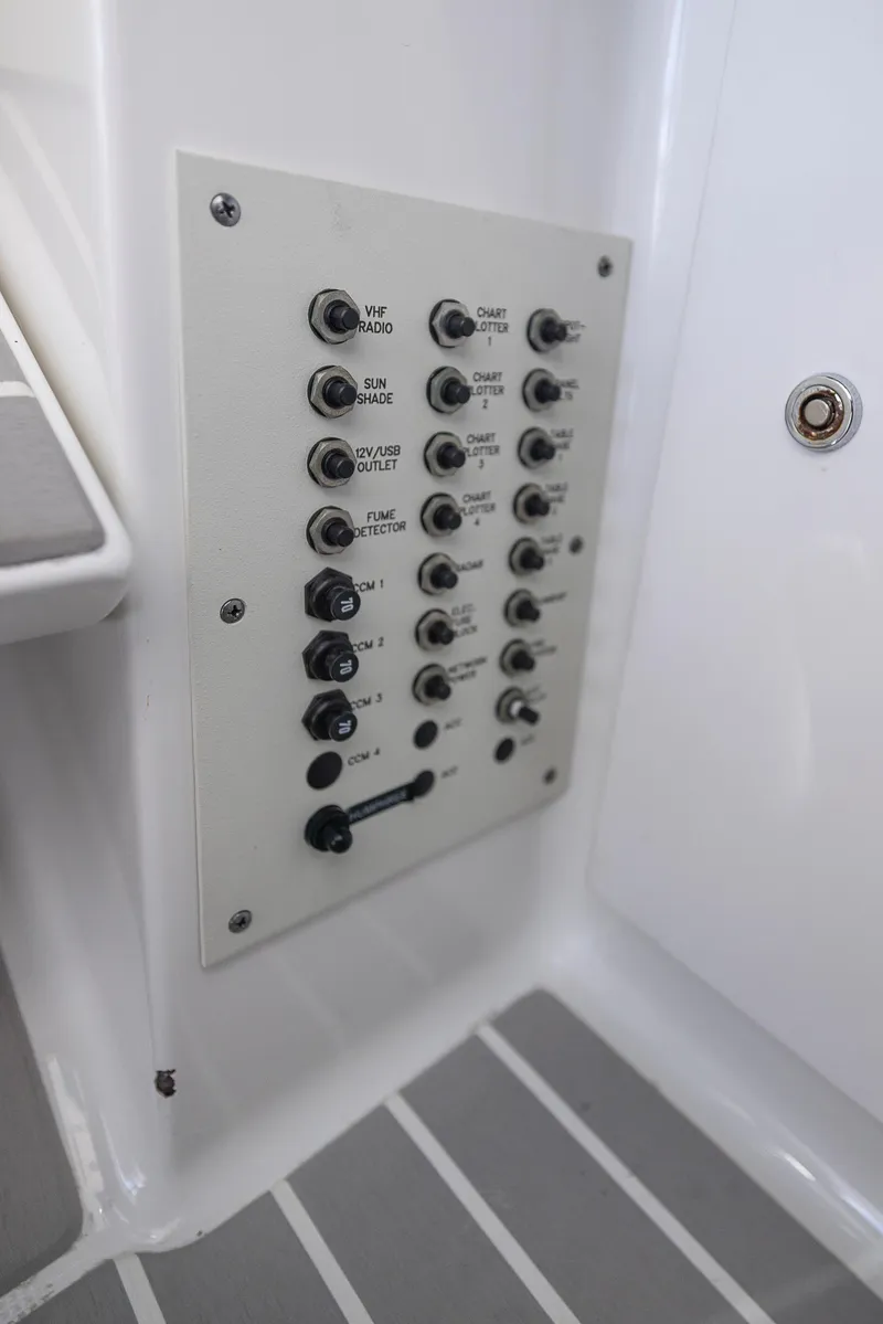 Slide: The Image of Control panel of 2019 Formula 430 Super Sport Crossover boat. - 25