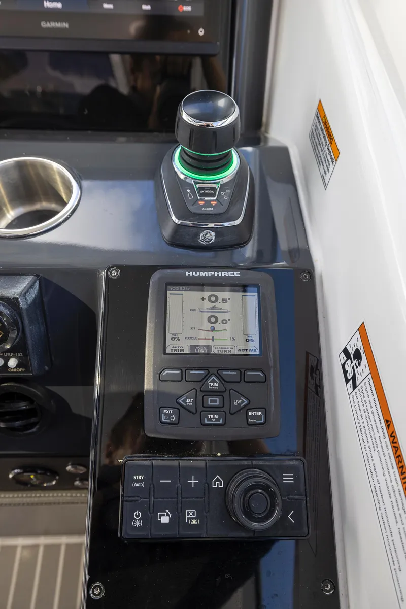 Slide: The Image of 2019 Formula 430 Super Sport Crossover control panel with advanced navigation system. - 44