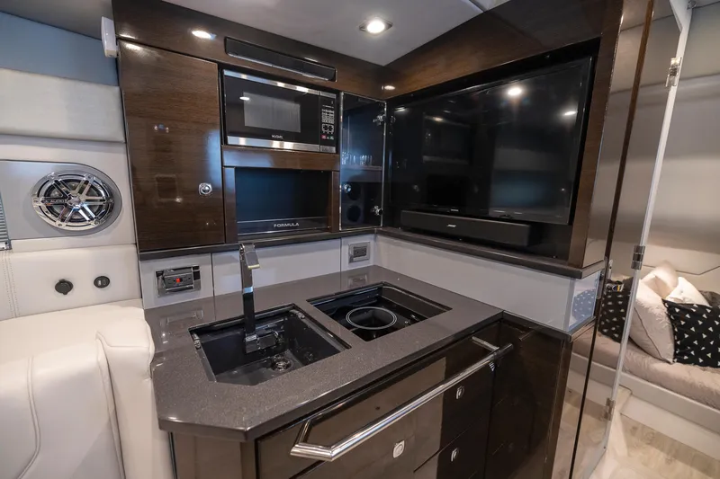 Slide: The Image of Formula 430 Super Sport Crossover 2019 - 51