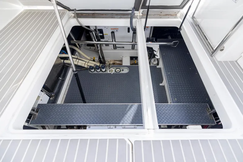 Slide: The Image of Formula 430 Super Sport Crossover 2019 - 90