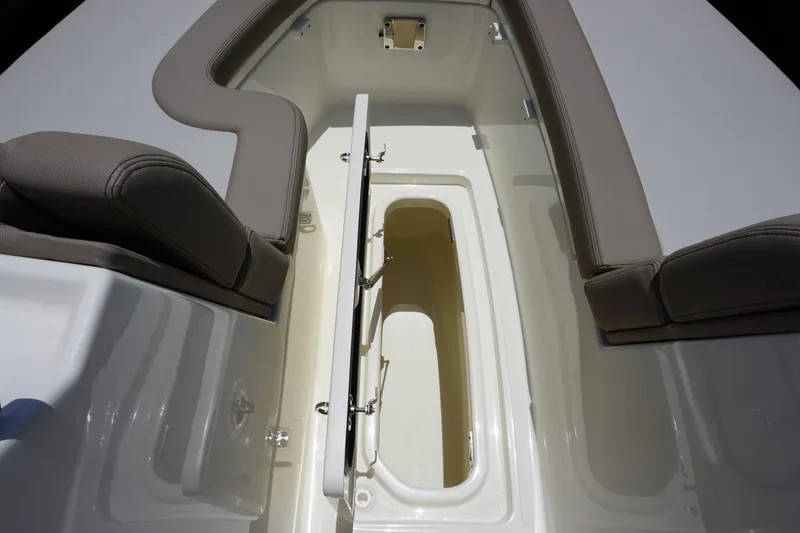 Slide: The Image of Boston Whaler 330 Vantage 2025 - 71