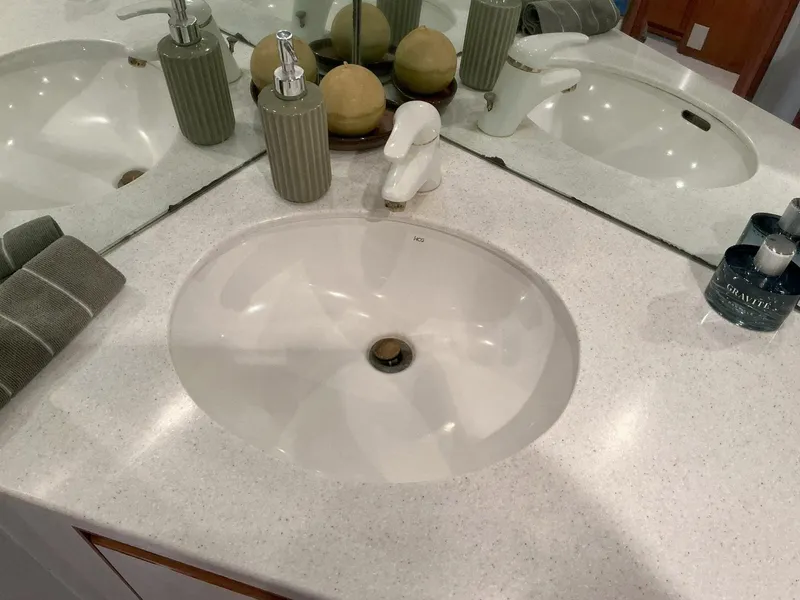 Slide: The Image of Bathroom sink with modern fixtures on Novatec Islander 55 yacht, 2000 model. - 48