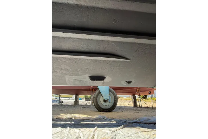 Slide: The Image of Bertram 31 Viajero- Bottom Paint - 25