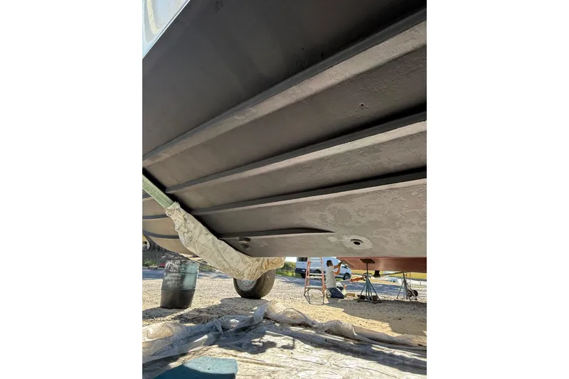 Slide: The Image of Bertram 31 Viajero- Bottom Paint - 26