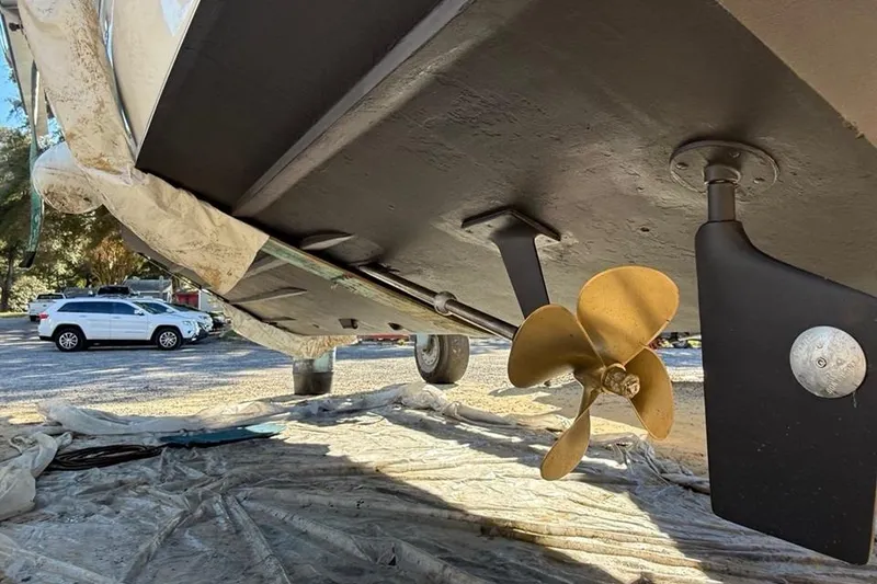 Slide: The Image of Bertram 31 Viajero- Hull and Prop - 27