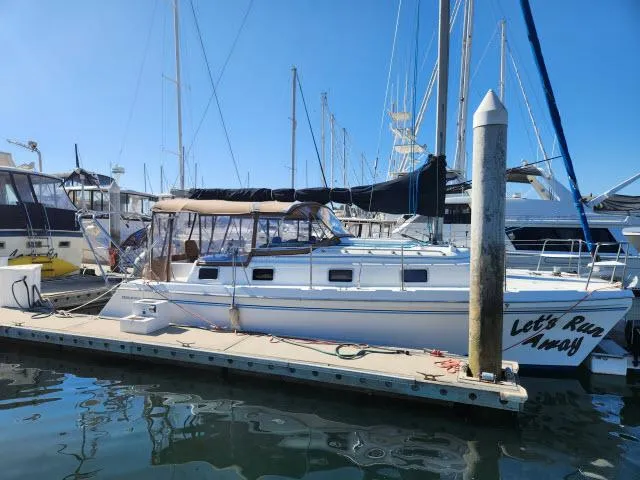 Slide: The Image of 1992 Endeavourcat 30 catamaran docked at marina under clear blue sky. - 37