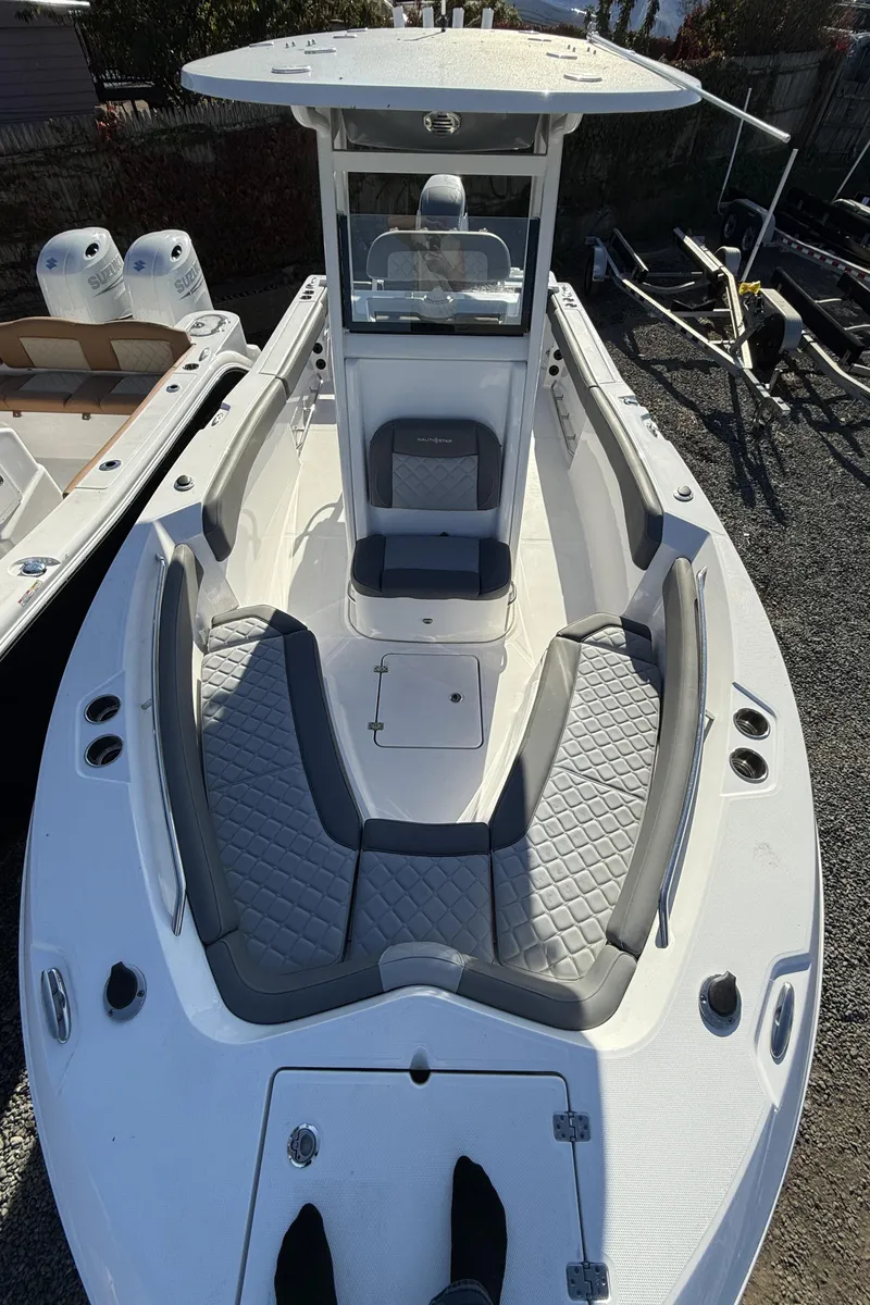 Slide: The Image of 2025 NauticStar 242OS boat with spacious seating and modern design. - 12