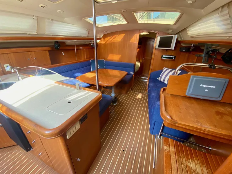 Slide: The Image of 2005 Hunter 41AC - Catherine Alease - 10