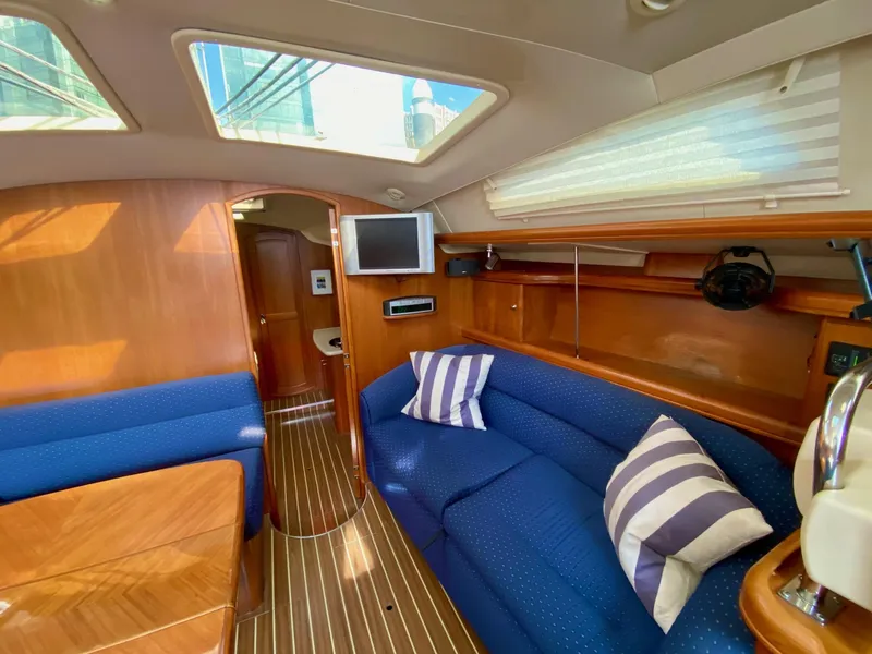 Slide: The Image of 2005 Hunter 41AC - Catherine Alease - 12