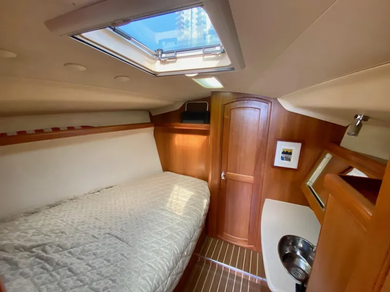 Slide: The Image of 2005 Hunter 41AC - Catherine Alease - 14