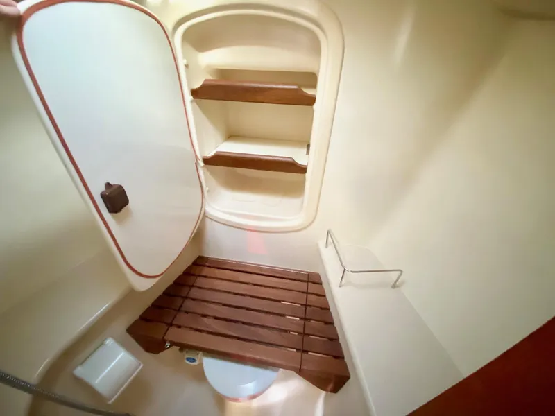 Slide: The Image of 2005 Hunter 41AC - Catherine Alease - 16