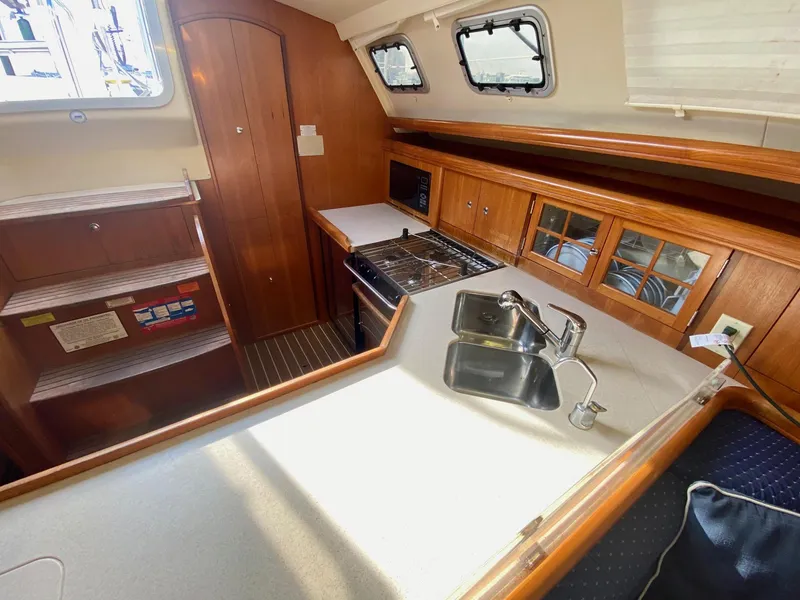 Slide: The Image of 2005 Hunter 41AC - Catherine Alease - 26