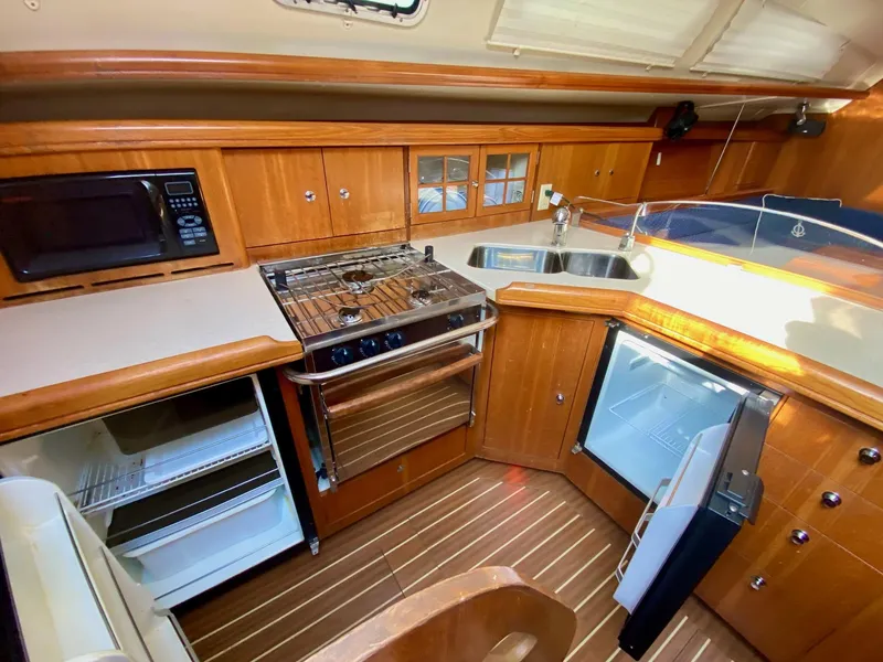 Slide: The Image of 2005 Hunter 41AC - Catherine Alease - 28