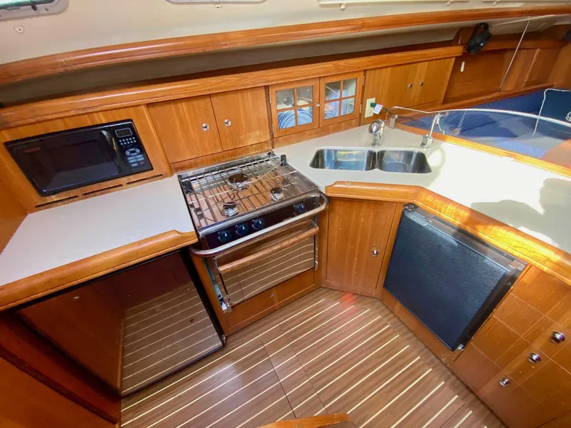 Slide: The Image of 2005 Hunter 41AC - Catherine Alease - 29