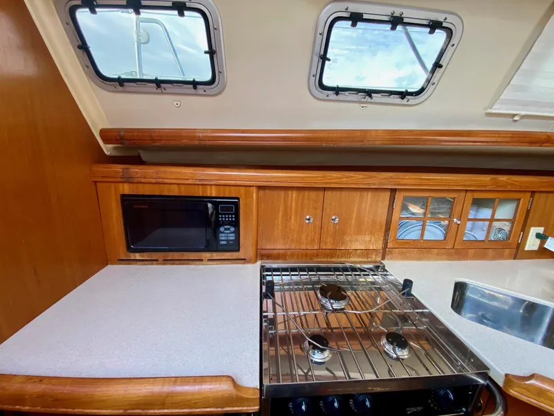 Slide: The Image of 2005 Hunter 41AC - Catherine Alease - 31