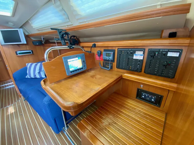 Slide: The Image of 2005 Hunter 41AC - Catherine Alease - 33