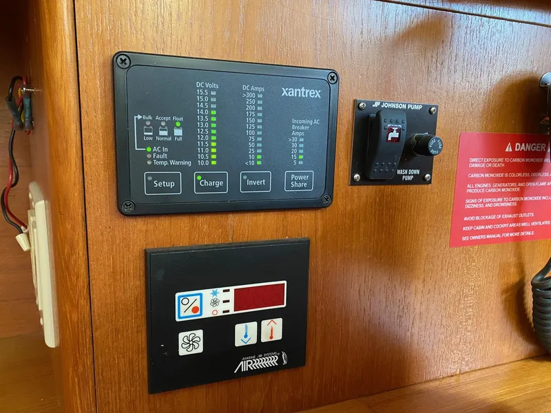 Slide: The Image of 2005 Hunter 41AC - Catherine Alease - 36