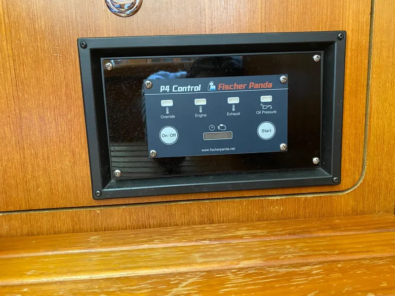 Slide: The Image of 2005 Hunter 41AC - Catherine Alease - 37