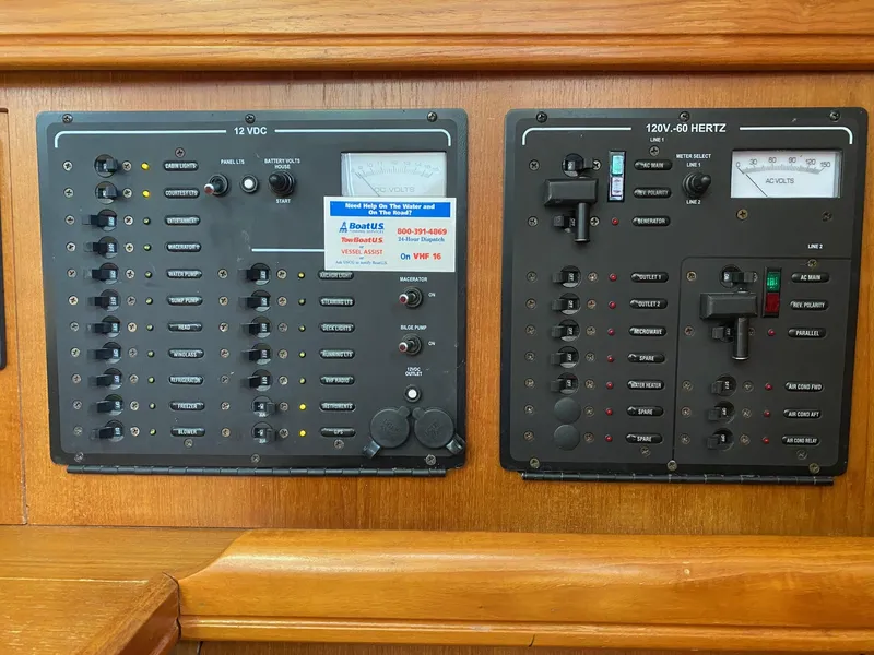 Slide: The Image of 2005 Hunter 41AC - Catherine Alease - 38