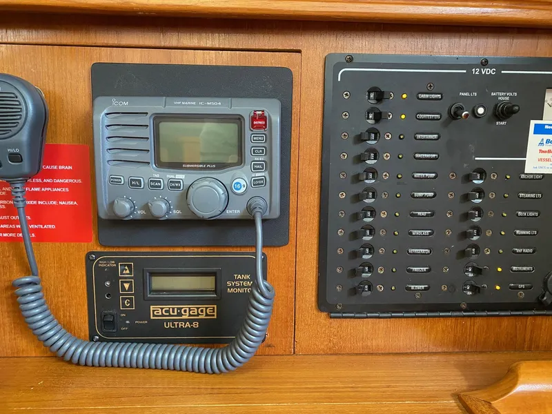 Slide: The Image of 2005 Hunter 41AC - Catherine Alease - 39