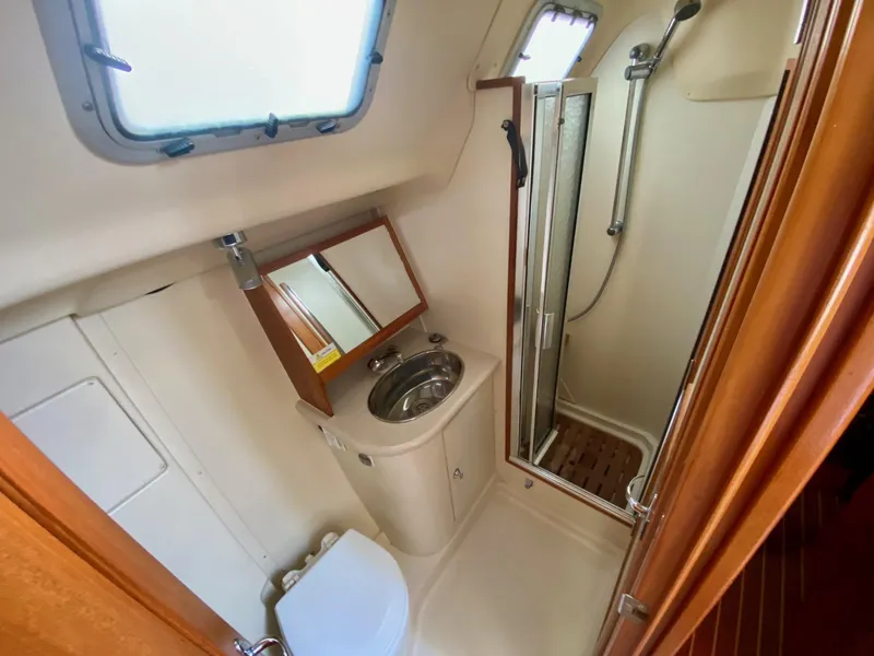 Slide: The Image of 2005 Hunter 41AC - Catherine Alease - 42