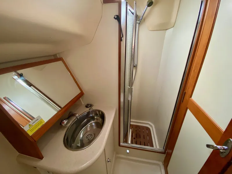 Slide: The Image of 2005 Hunter 41AC - Catherine Alease - 43