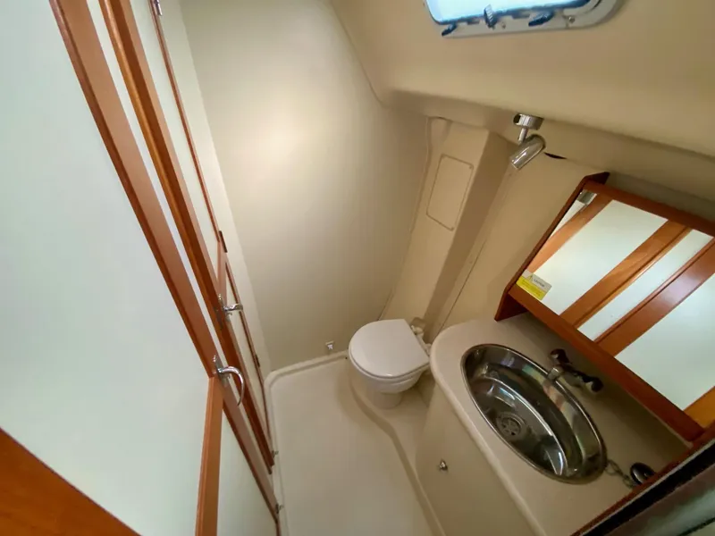 Slide: The Image of 2005 Hunter 41AC - Catherine Alease - 44