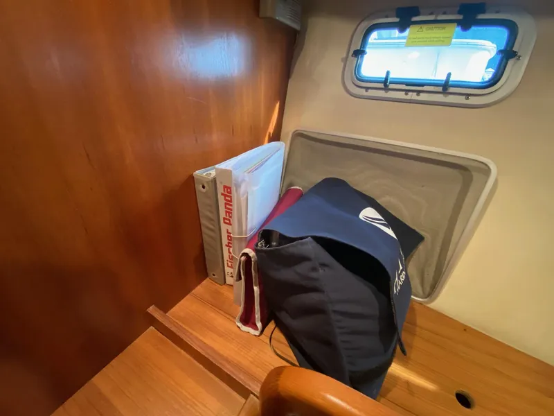 Slide: The Image of 2005 Hunter 41AC - Catherine Alease - 48