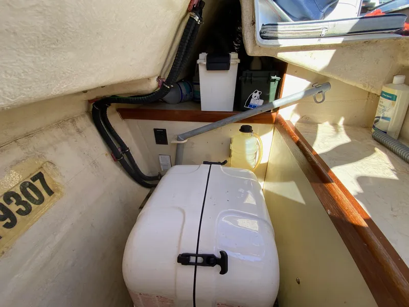 Slide: The Image of 2005 Hunter 41AC - Catherine Alease - 53