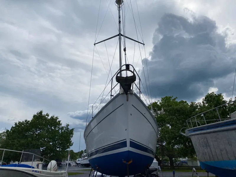 Slide: The Image of 2005 Hunter 41AC - Catherine Alease - 75