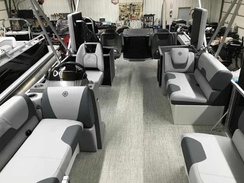 Slide: The Image of Avalon GEOfish REAR FISH 2025 boat interior with spacious seating and modern design. - 12