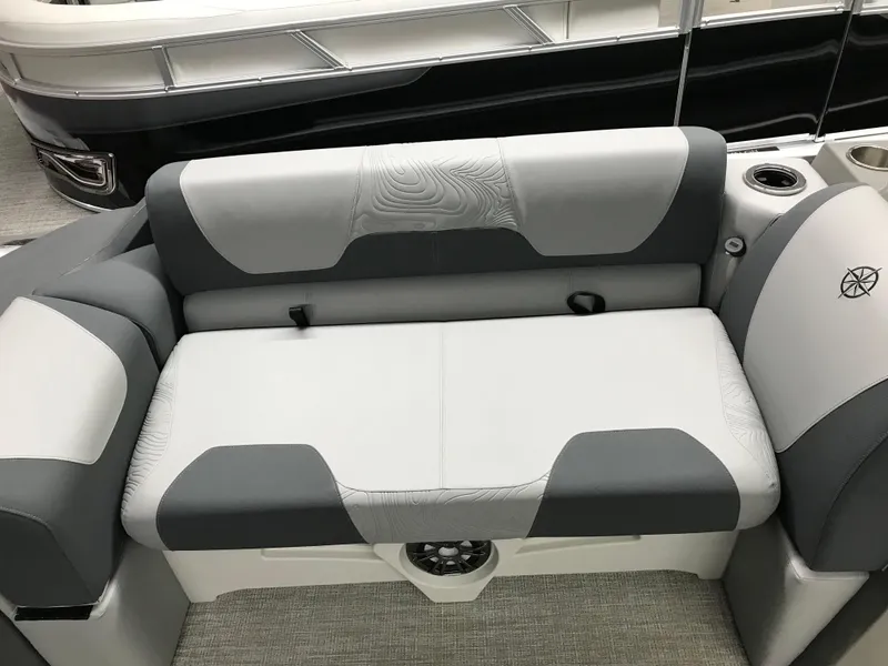 Slide: The Image of Avalon GEOfish REAR FISH 2025 boat seat, gray and white upholstery, modern design. - 13